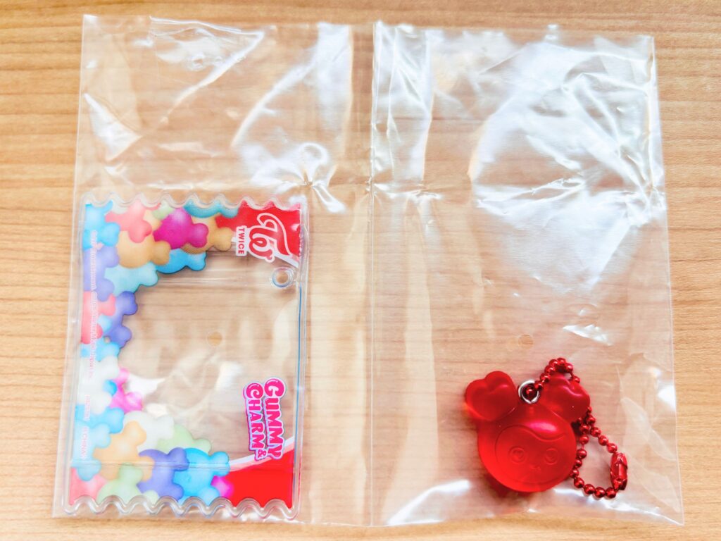 TWICE LOVELYS グミ＆チャーム ポーチつき